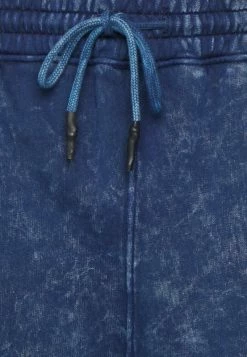 Mennace WASHED BADGE JOGGER UNISEX - Jogginghose - Blue 5 Mennace WASHED BADGE JOGGER UNISEX - Jogginghose - Blue -Mennace Speichern 06e002dd32254bea807bed809979d536