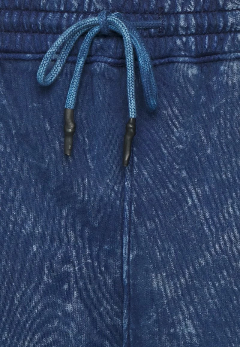 Mennace WASHED BADGE JOGGER UNISEX - Jogginghose - Blue 3 Mennace WASHED BADGE JOGGER UNISEX - Jogginghose - Blue – Bild 3