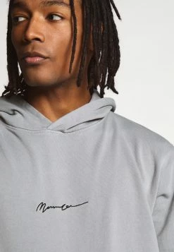 Mennace ESSENTIAL REGULAR OVERHEAD HOODY WITH SIGNATURE - Kapuzenpullover - Slate Grey, Unisex 9 Mennace ESSENTIAL REGULAR OVERHEAD HOODY WITH SIGNATURE - Kapuzenpullover - Slate Grey, Unisex -Mennace Speichern 0f67b31a46b44362a34fb6d0f317dda4