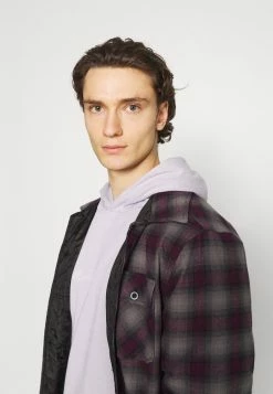 Mennace ESSENTIAL HOODIE UNISEX - Kapuzenpullover - Purple 10 Mennace ESSENTIAL HOODIE UNISEX - Kapuzenpullover - Purple -Mennace Speichern 278e04ceef0f45a6bc08e27da7c6b4cc