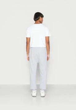 MENNACE ESSENTIAL JOGGER UNISEX - Jogginghose - Grey -Mennace Speichern 3b70a97dbeba46ae8101f5e193341b63