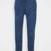 Mennace WASHED BADGE JOGGER UNISEX - Jogginghose - Blue