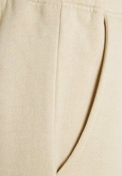 MENNACE CLUB UNISEX - Shorts - Beige -Mennace Speichern 44b15787b2f14e2da0a33aa271ef517d