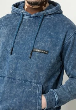 MENNACE WASHED BADGE HOODIE UNISEX - Kapuzenpullover - Blue -Mennace Speichern 45a9e30a17f7483682157690cdc4f66b