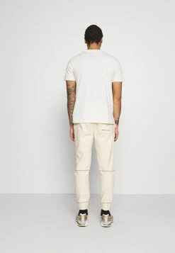 Mennace ESSENTIAL DROP SHOULDER UNISEX - T-Shirt Print - Sand -Mennace Speichern 4741cf83ef104183bb872509026e0baf