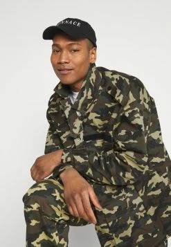 Mennace WOODLAND CAMO FIELD JACKET - Leichte Jacke - Khaki, Herren -Mennace Speichern 4fcbfd69ee4b448281dba8f355996ee7