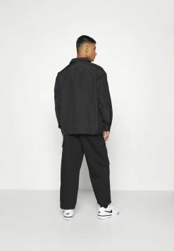 Mennace BOYS CLUB COACH JACKET - Leichte Jacke - Black, Herren 8 Mennace BOYS CLUB COACH JACKET - Leichte Jacke - Black, Herren -Mennace Speichern 65741fa43d044e409a0284a89d672a74