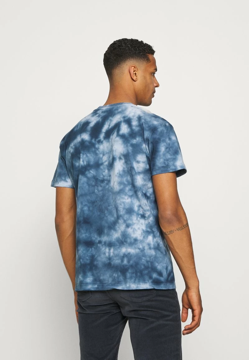 Mennace BREEZE TIE DYE REGULAR UNISEX - T-Shirt Print - Navy 3 Mennace BREEZE TIE DYE REGULAR UNISEX - T-Shirt Print - Navy – Bild 3