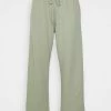 Mennace RECLAIM STRAIGHT LEG JOGGER UNISEX - Jogginghose - Green