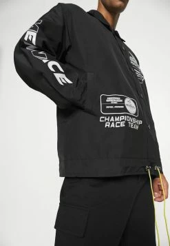 Mennace BOYS CLUB COACH JACKET - Leichte Jacke - Black, Herren 11 Mennace BOYS CLUB COACH JACKET - Leichte Jacke - Black, Herren -Mennace Speichern 7af4201940c442f5b021d95a9e4adf98