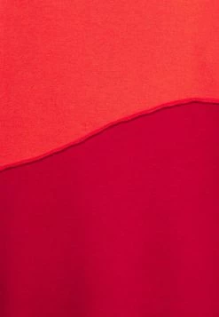 Mennace WAVY SEAM HOODIE UNISEX - Kapuzenpullover - Red -Mennace Speichern 8405d4eb571d4fdf9f8a76b2f7e7c4d3