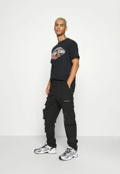 Mennace Speichern -Mennace Speichern 87d19d315d334c80b9f1142456bd3acb