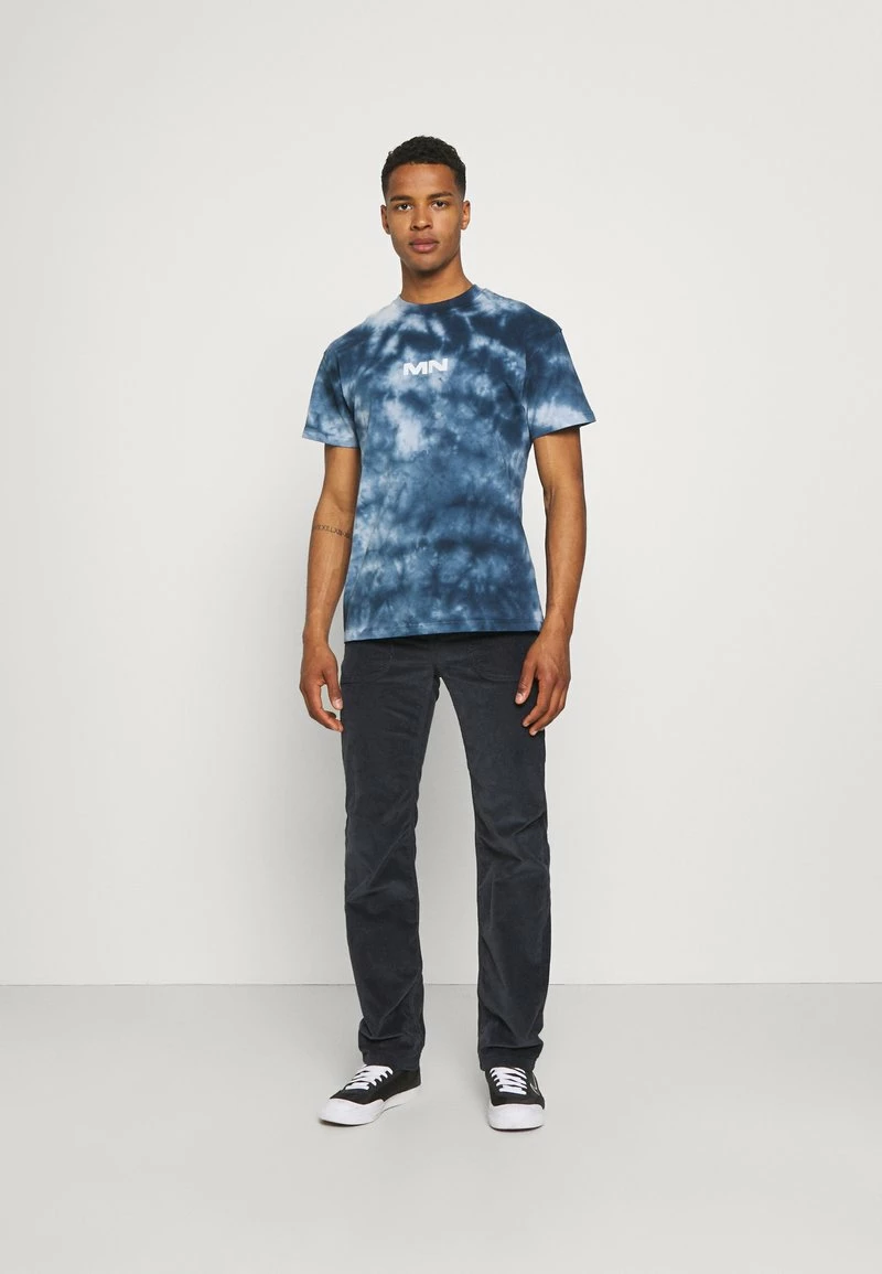 Mennace BREEZE TIE DYE REGULAR UNISEX - T-Shirt Print - Navy 2 Mennace BREEZE TIE DYE REGULAR UNISEX - T-Shirt Print - Navy – Bild 2