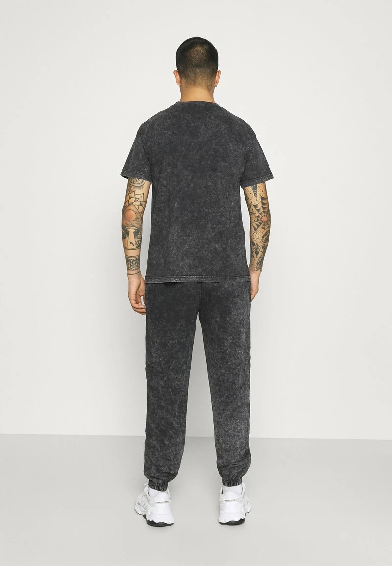 Mennace ROSEBOWL BANDANA REGULAR JOGGER - Jogginghose - Black, Herren 1 Mennace ROSEBOWL BANDANA REGULAR JOGGER - Jogginghose - Black, Herren