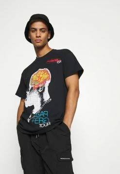 Mennace A$AP FERG FLOOR SEATS TOUR - T-Shirt Print - Black, Herren 11 Mennace A$AP FERG FLOOR SEATS TOUR - T-Shirt Print - Black, Herren -Mennace Speichern b58e63876cc642eabd287af930b85fca