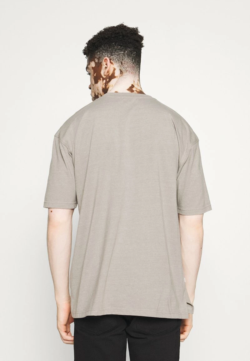 Mennace RECLAIM POCKET TEE UNISEX - T-Shirt Basic - Grey 3 Mennace RECLAIM POCKET TEE UNISEX - T-Shirt Basic - Grey – Bild 3