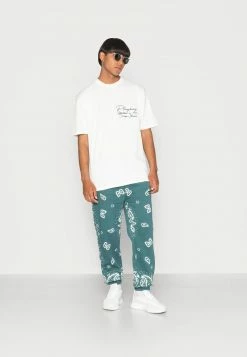 Mennace Speichern -Mennace Speichern c58fd21806944d529043674e90491598