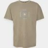 Mennace SOLSTICE OF LIGHT - T-Shirt Print - Stone, Herren