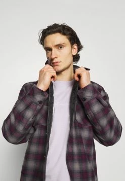 Mennace UNISEX ESSENTIAL DROP SHOULDER SS T SHIRT - T-Shirt Print - Purple -Mennace Speichern d70bc98cefdf4678870376d457882470