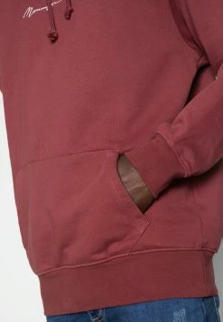 Mennace ESSENTIAL SIG HOODIE UNISEX - Kapuzenpullover - Burgundy -Mennace Speichern e3eebe4ede644b32902592d4f2dbdbe8