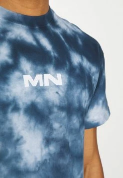 Mennace BREEZE TIE DYE REGULAR UNISEX - T-Shirt Print - Navy 11 Mennace BREEZE TIE DYE REGULAR UNISEX - T-Shirt Print - Navy -Mennace Speichern e4111586133f4299a5fb664a327b17a9