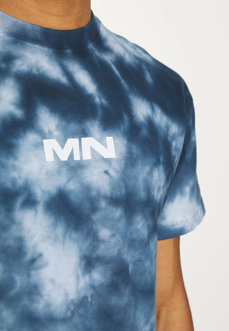 Mennace BREEZE TIE DYE REGULAR UNISEX - T-Shirt Print - Navy 6 Mennace BREEZE TIE DYE REGULAR UNISEX - T-Shirt Print - Navy – Bild 6