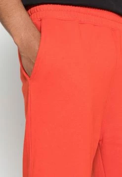 MENNACE ESSENTIAL JOGGER UNISEX - Jogginghose - Red -Mennace Speichern e5714aa387f5437ca1199ad56c9bc90f