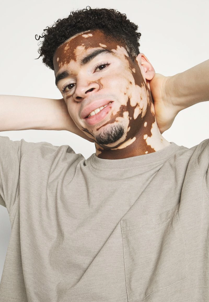 Mennace RECLAIM POCKET TEE UNISEX - T-Shirt Basic - Grey 4 Mennace RECLAIM POCKET TEE UNISEX - T-Shirt Basic - Grey – Bild 4