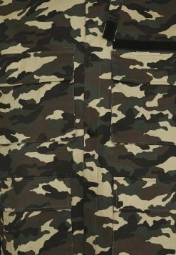 Mennace WOODLAND CAMO FIELD JACKET - Leichte Jacke - Khaki, Herren -Mennace Speichern ec18e7568af24a708642520dd68c0df8