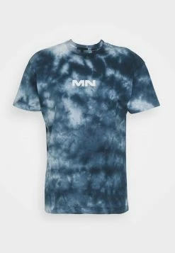 Mennace BREEZE TIE DYE REGULAR UNISEX - T-Shirt Print - Navy 10 Mennace BREEZE TIE DYE REGULAR UNISEX - T-Shirt Print - Navy -Mennace Speichern fbbf36ec8fb349c1a958f5bbbf22cbef