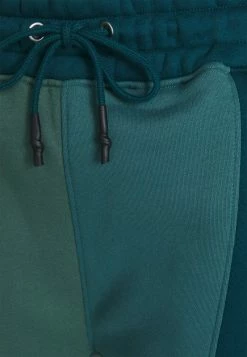 Mennace PATCHWORK JOGGER - Jogginghose - Green, Herren -Mennace Speichern fefd6c08e658483b932bd556586a43b8